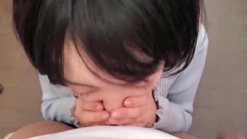 高利贷无法偿还的漂亮女生,被债主堵在公共厕所用身体抵债 预览截图 10