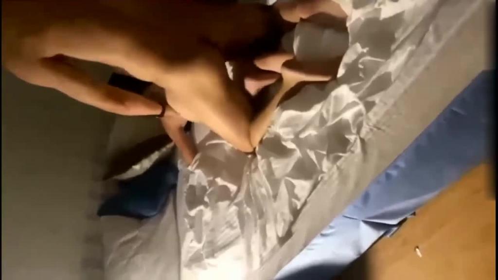 【最牛援交(上)】台湾省学妹“黄芮芮”疯狂性爱淫乱群P2/2 预览截图 5