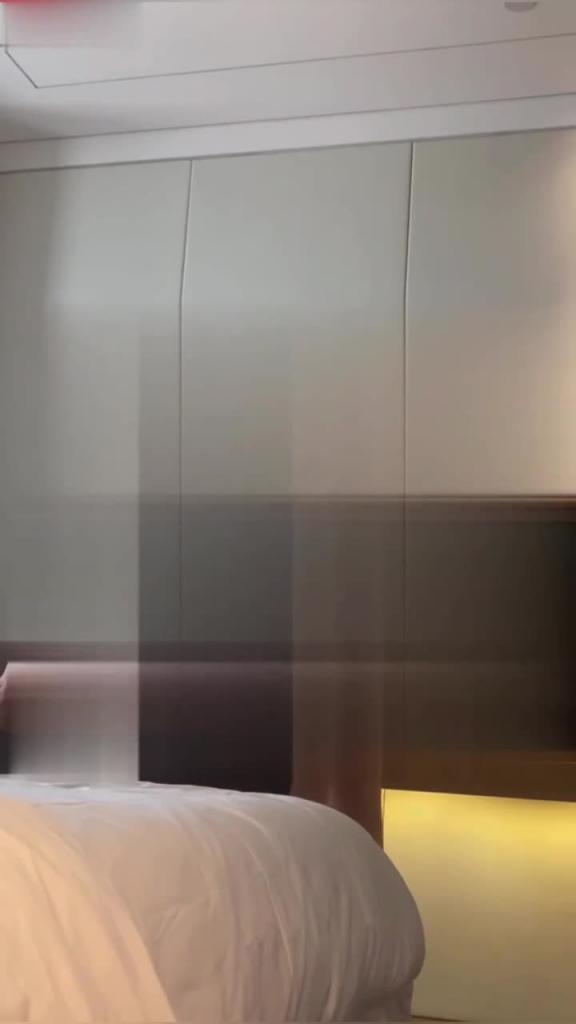 【重磅吃瓜-广州少妇捉奸门事件】嫌弃老公对自己小气,偷情出轨 预览截图 3