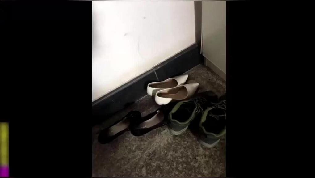 超刺激顶臀街射系列地铁跟踪搭讪美女拍脸掏出鸡巴射到人家身上乘少妇睡觉射人家脸上真牛逼 预览截图 4