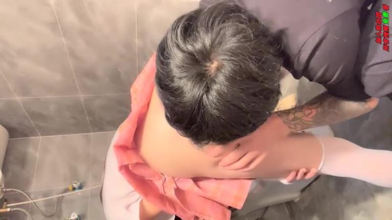 清纯美少女!被抱起来一顿勐干 ~哥哥轻点~ 预览截图 1