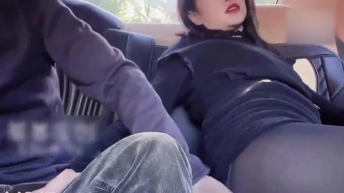 与小姨子野外偷情车震无套内射 预览截图 7