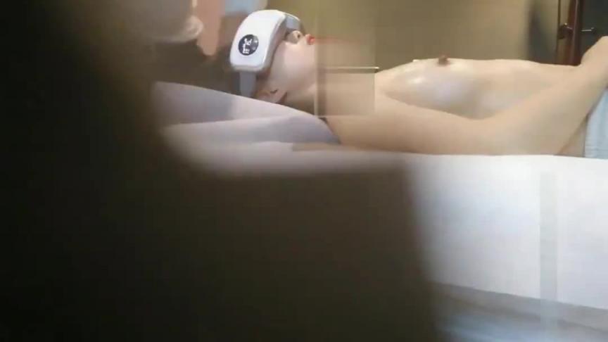 【真实女子SPA】罕见良家少妇用手指扣才能满足骚穴,小学语文老师 预览截图 2