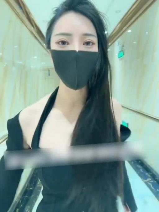 【母狗表姐爱露出我用鸡巴满足她】当模特的表姐竟然是母狗体制,我在户外调教她 预览截图 4