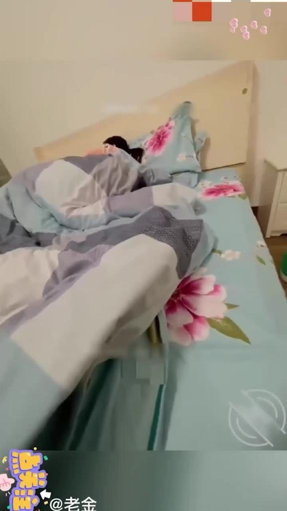 【母子】真实母子，变态儿子长期乱伦妈妈上部-3001 预览截图 1