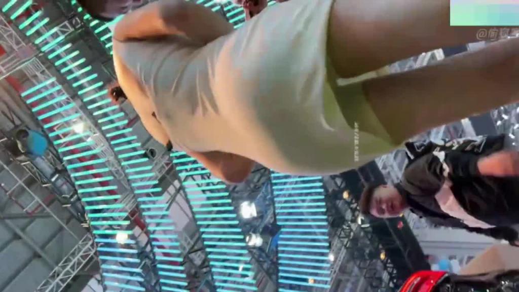 上海车展抄底,各种名模女神裙底风光,高颜值大长腿性感丝袜包臀裙 预览截图 1