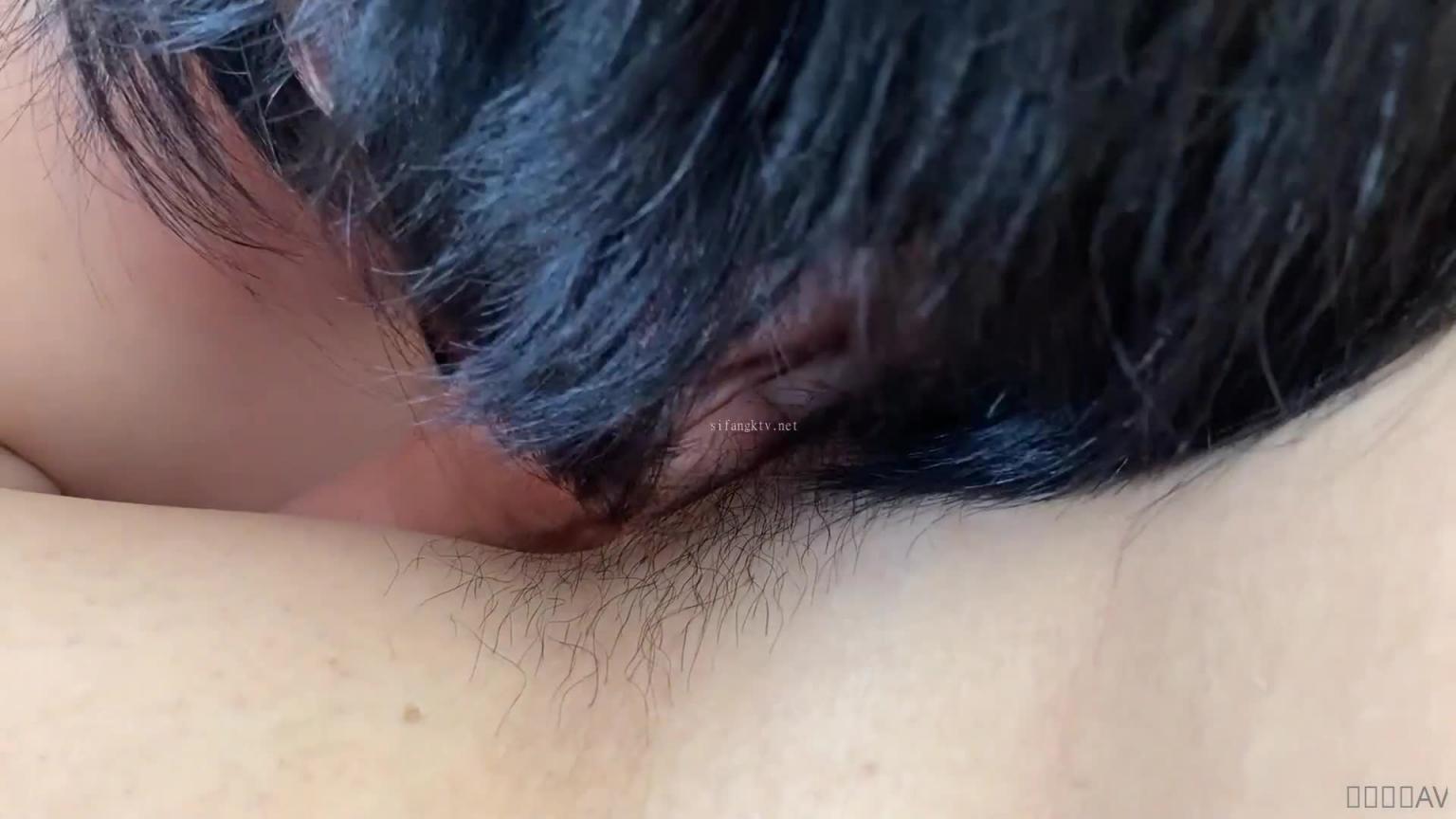 巨乳少妇 找年轻小伙车上爆操 预览截图 7