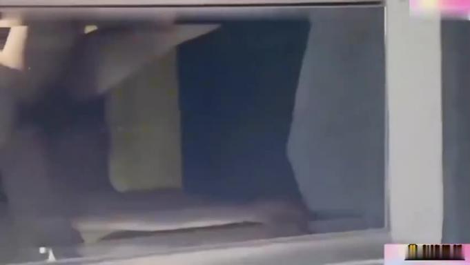 02年反差萝莉妹换上JK服在镜子里看着自己被我操 预览截图 6