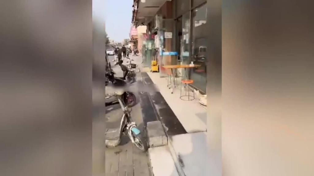 【极限露出】勾引水电工操自己,网红蘑菇人妻“彤彤”事件曝光! 预览截图 10