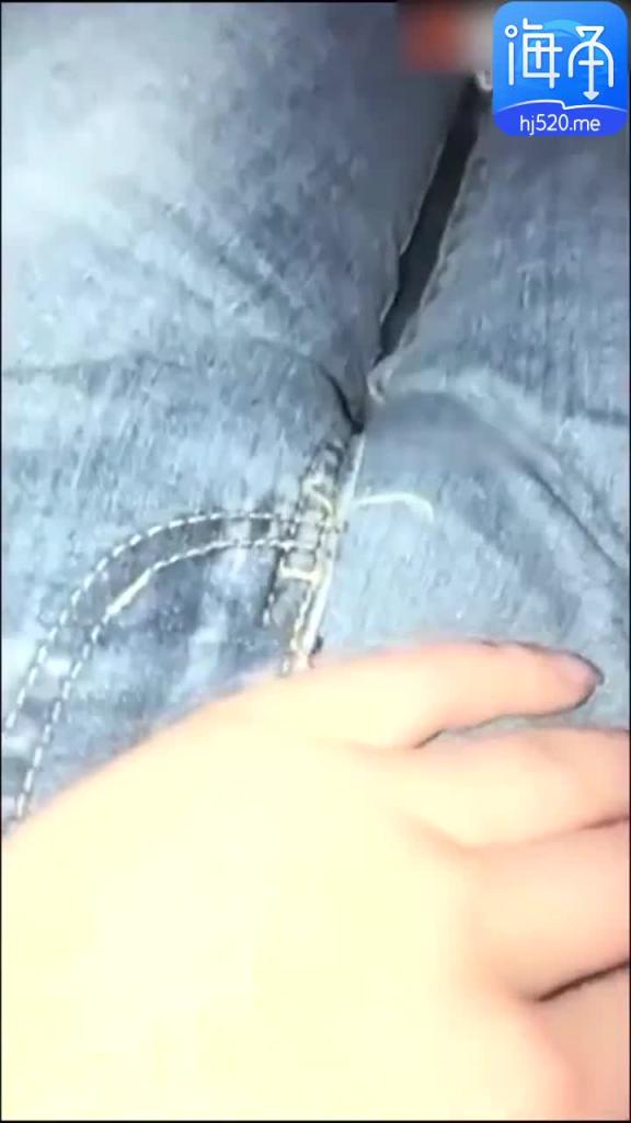 ☆18岁小姐姐在KTV被人侵犯!舔舔姐姐的小香逼 预览截图 5