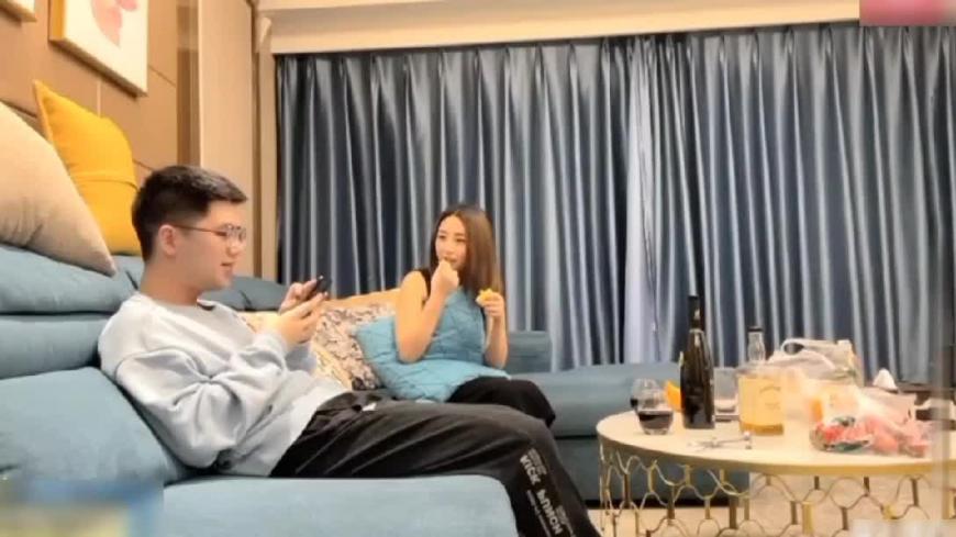 酒吧搭讪高冷御姐,带回酒店智斗一番成功灌醉,谁知操到一半发酒疯 预览截图 2