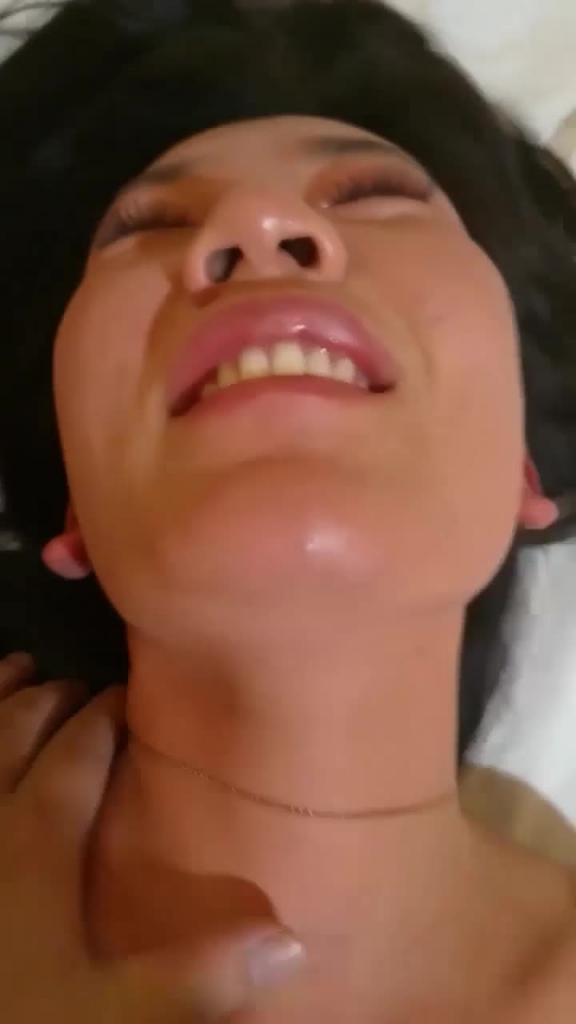 【电梯少妇】端庄娴雅，阴道却塞着跳蛋，哥哥各种调教，撒尿，跪着伺候主人！ 预览截图 11