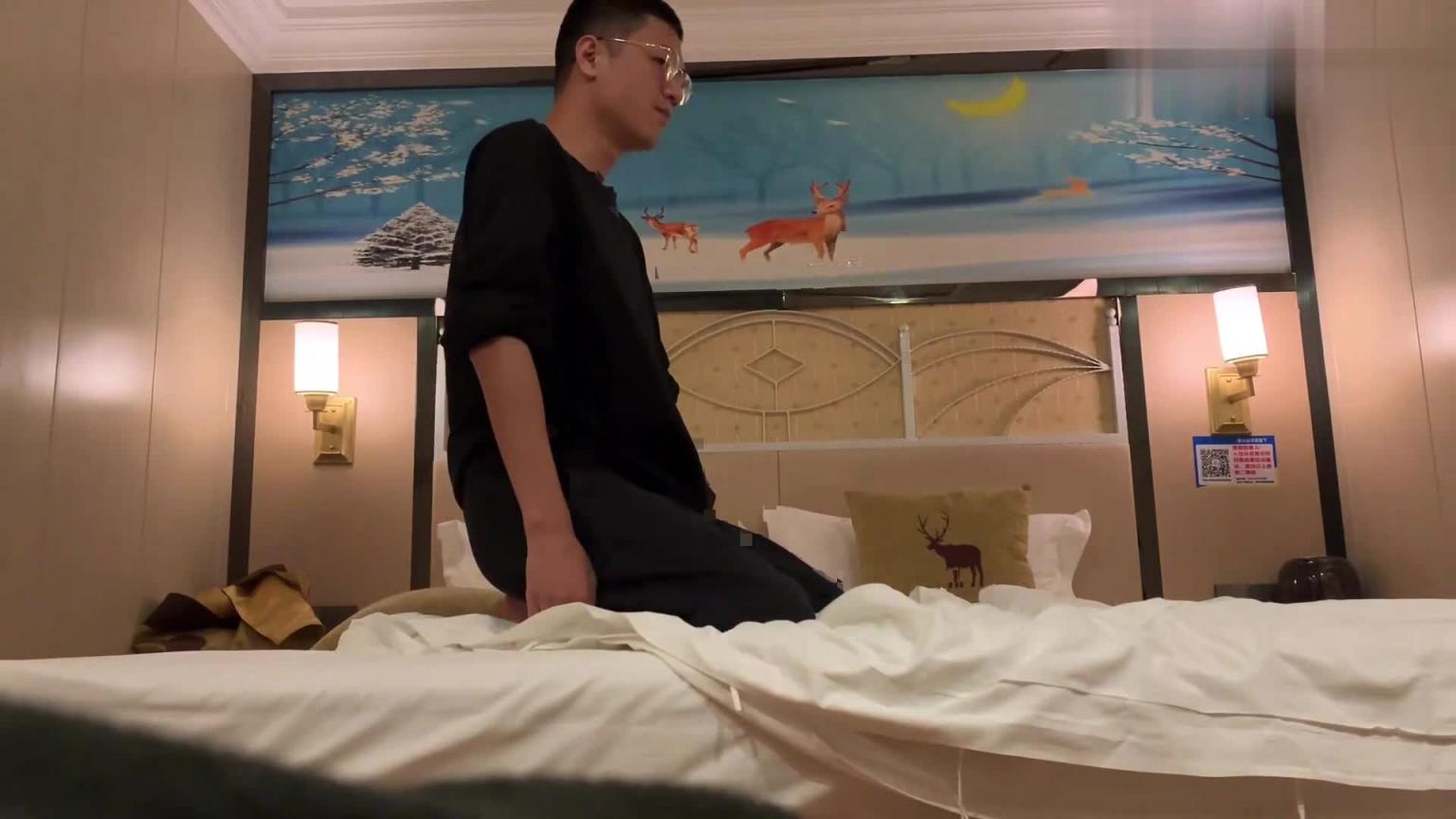 【广州健身私教圈-内部泄密】渣男教练强上醉酒.眼镜幼师 预览截图 2