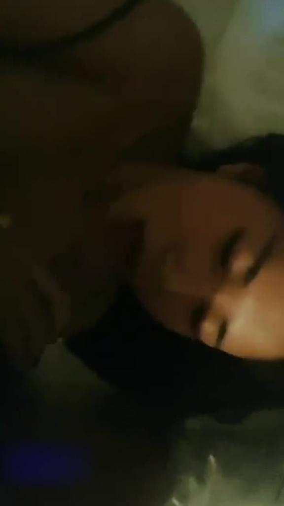 【真实乱伦】和00年表妹网恋后...说服她裸聊录屏威胁后...终于睡到她了 预览截图 8