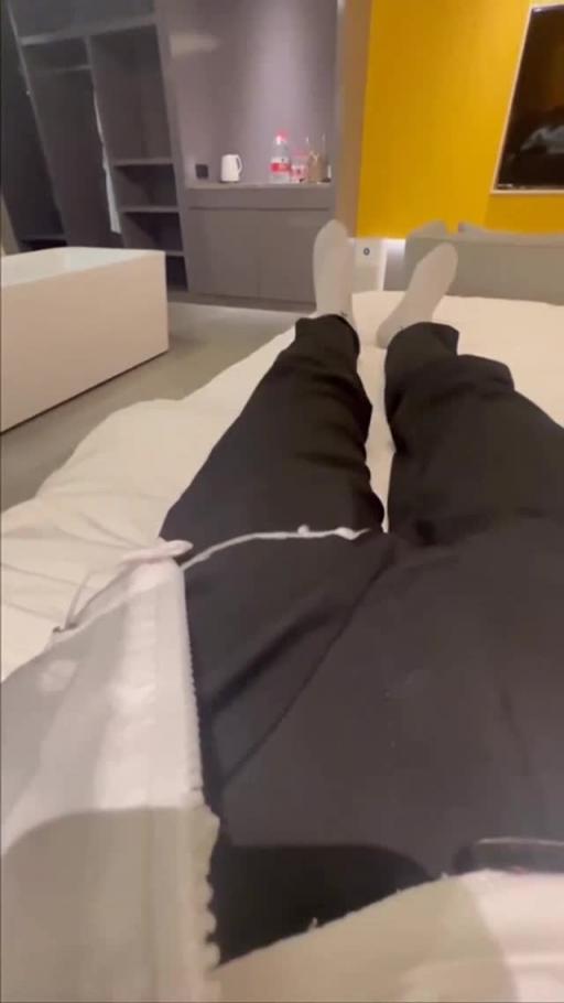 姐弟乱伦【亲姐姐被我下了春药】暗恋姐姐好多年，把她约出来吃饭趁机下了春药，看她发骚 预览截图 2