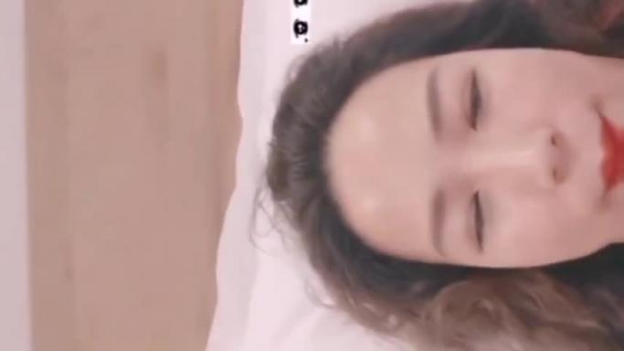 山东真实母子乱伦事件 父亲不在家儿子爆操亲妈 激情爆操内射美艳母亲.淫叫连连! 预览截图 11