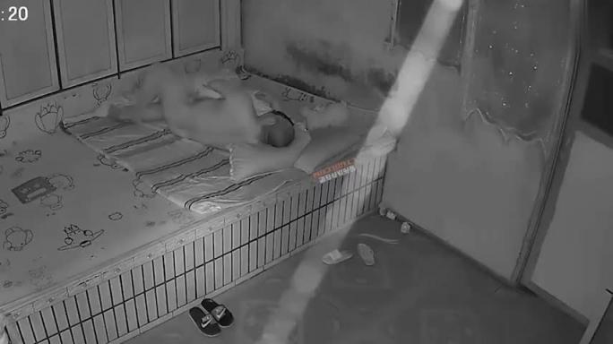 火爆 抖音热搜女生惨遭55岁教师猥亵...真实监控录像证据流出 三观尽毁枉为人师...另附东北师生乱伦 预览截图 5