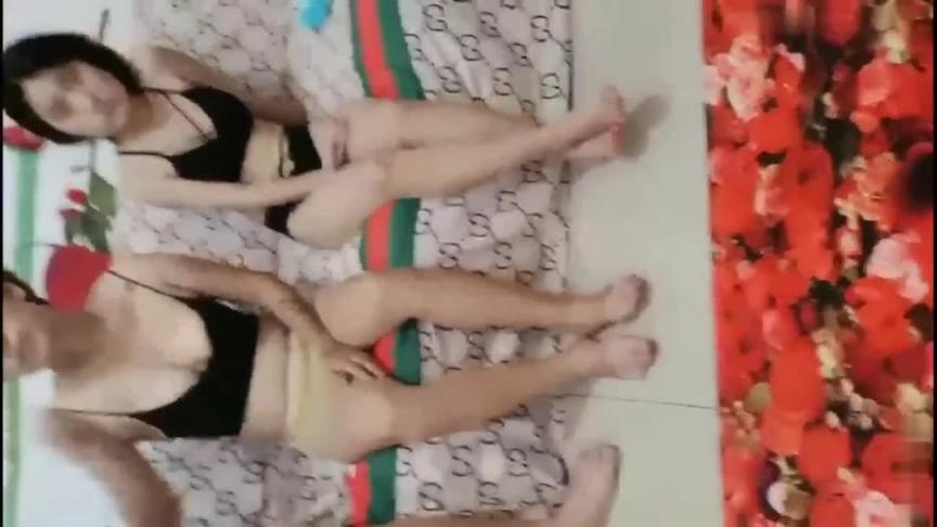 【淫乱乱伦一家】罕见的直播，母女、女婿、老丈人群P 预览截图 12