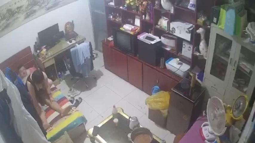 【公司监控】女财务下班不回家被领导潜规则按在沙发上被后入 预览截图 7