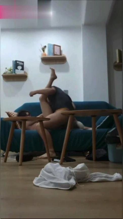姐弟乱伦·灌醉酒强上新婚姐姐,拼命反抗喊不要,越反抗越兴奋 预览截图 4