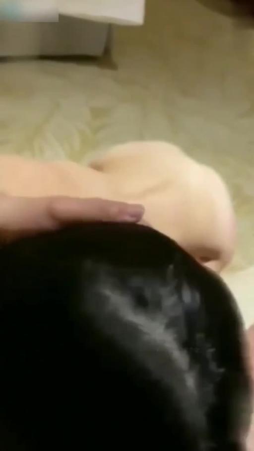 网曝泄密杭州美女宋雯被男友全裸调教舔脚 掐脖3p轮流爆肉!全程露脸母狗属性拉满 预览截图 11