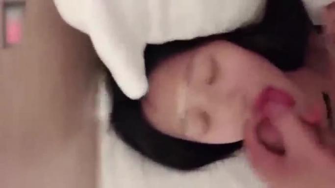 【精品少女泄密】颜射毒龙大屌后入蜜 预览截图 2