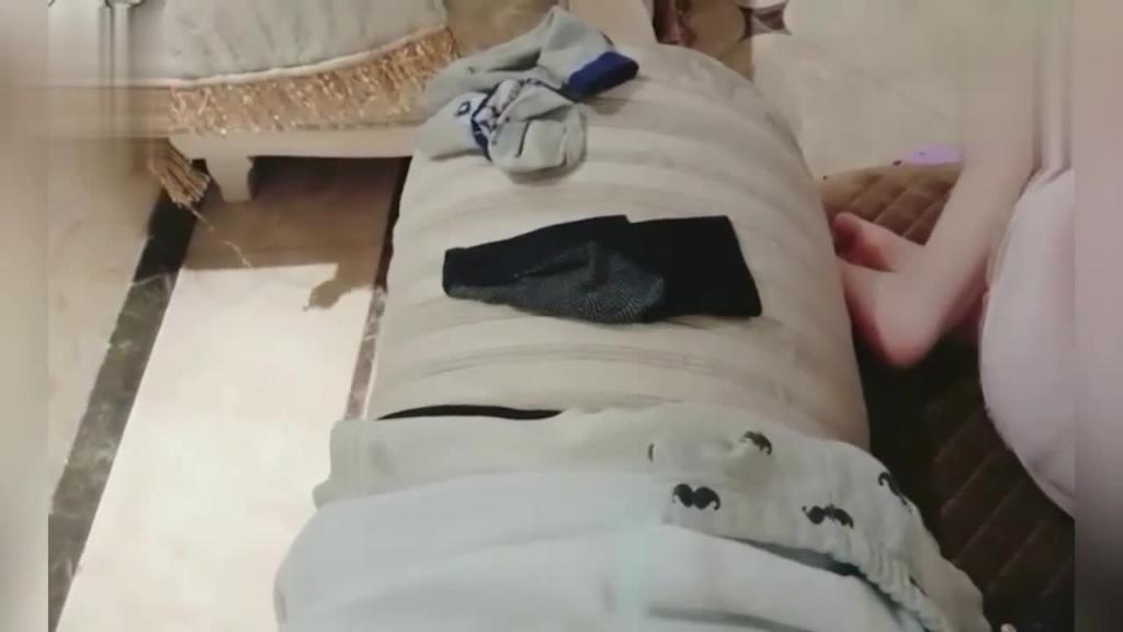 乱伦【强上亲姐姐】禽兽弟弟!强上下班喝醉酒的亲姐姐!踢打反抗无效! 预览截图 2