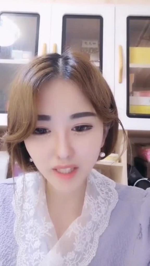 极品美女大奶自慰喷水用垃圾桶收淫水。 预览截图 12