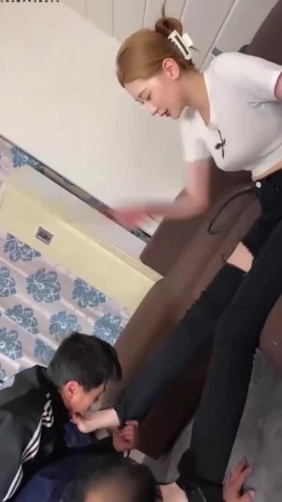 【富人圈泄密-女神级健身教练】调教爆发户男奴,玩的太野 预览截图 6