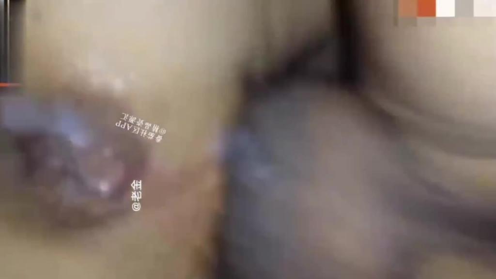 【绝版祖孙乱伦】爷爷奶奶做爱被孙子偷看，老头70岁舔逼，孙子想操奶奶 预览截图 5