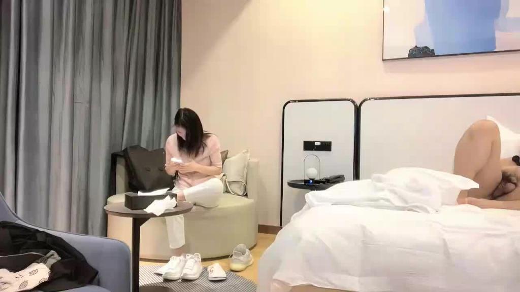 约了一个长腿外围 坚挺美乳兼职小姐 操完一炮再口一炮 3/3 预览截图 11