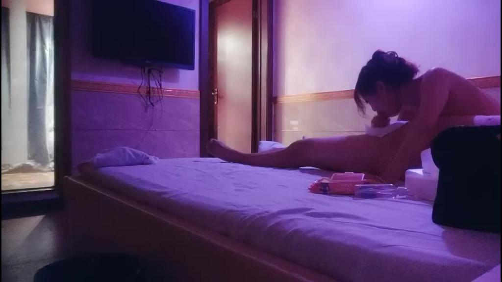 【会所寻欢】莞式水疗馆少妇技师至尊服务,毒龙深喉让嫖客欲仙欲死 预览截图 10