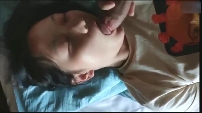 兄妹乱伦!哥哥你太大了!射我一嘴巴都是 预览截图 9