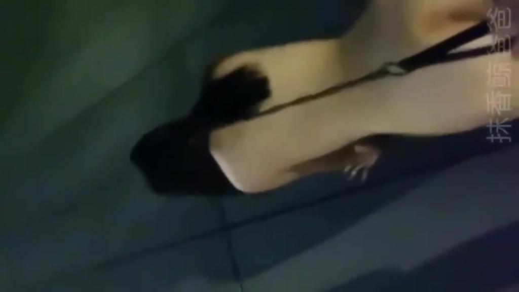 【网红调教大佬】小穴尿壶 圣水茶杯!SM大佬抹香鲸爸爸地狱式调教反差骚母狗 预览截图 10