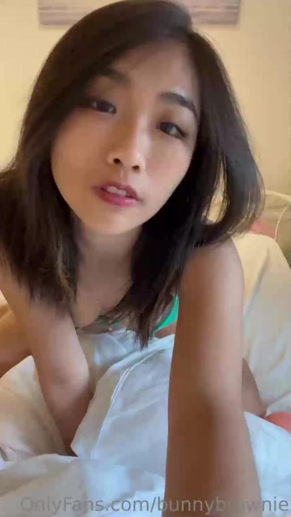 【网红兔子布朗】推特28万粉丝纯欲少女，写真展示好身材自慰偷情啪啪 预览截图 8