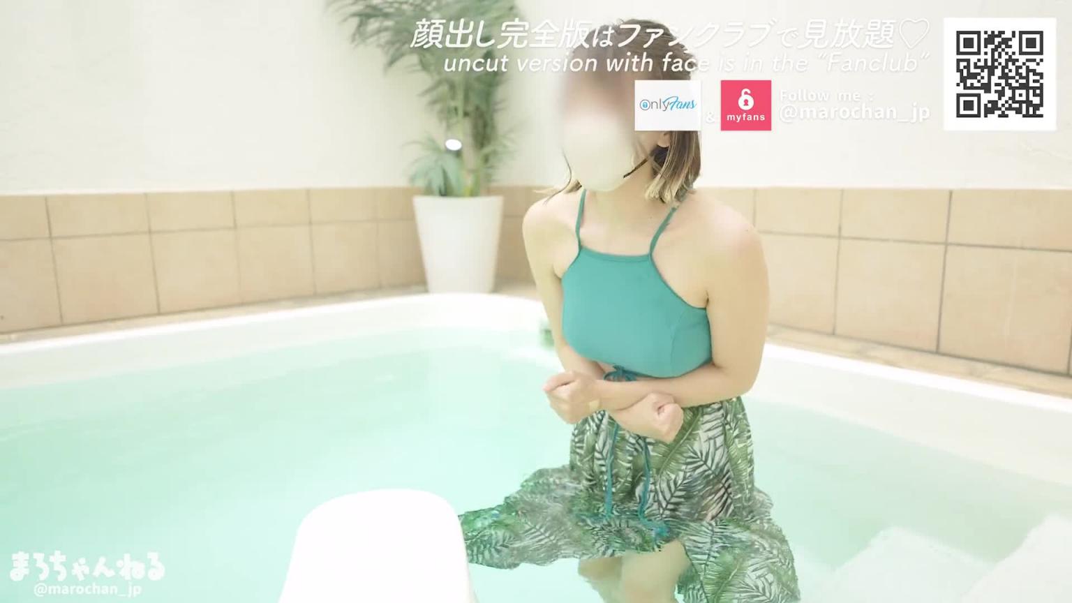 插入泳池里的湿润阴户。大量精液射在泳衣里露出的巨乳上-marochan_JP 预览截图 3
