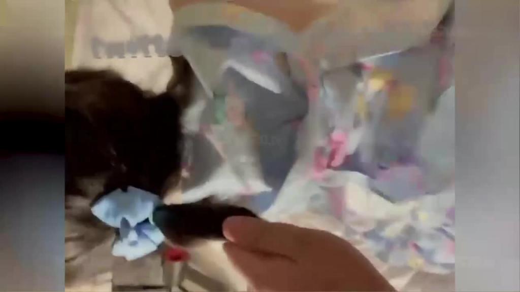 【父女乱伦】爸爸不可以,才上高一的女儿!就被单亲爸爸调教的如此听话! 预览截图 12