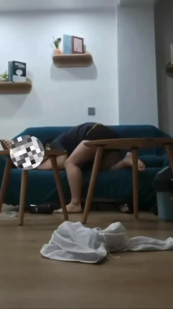 姐弟乱伦,醉酒强上新婚姐姐,姐姐拼命反抗不要弄!越反抗弟弟越兴奋 预览截图 2