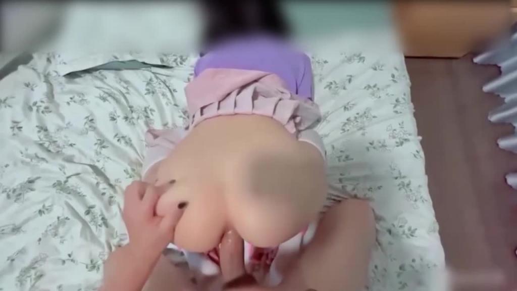 真实家庭乱伦 禽兽父亲把自己未成年女儿调教成了性奴 预览截图 11