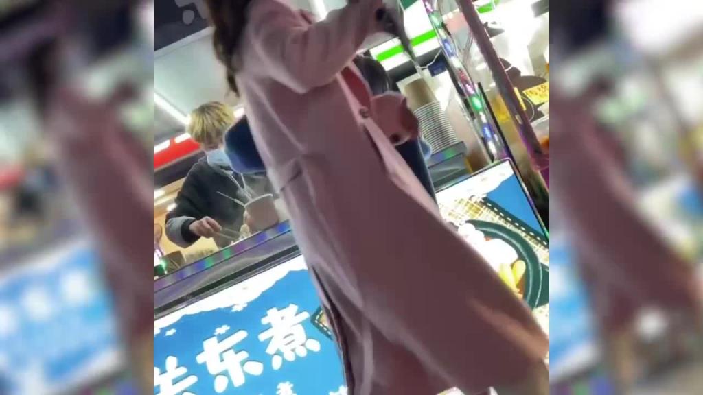 超近距离偷拍裙底风光 预览截图 7