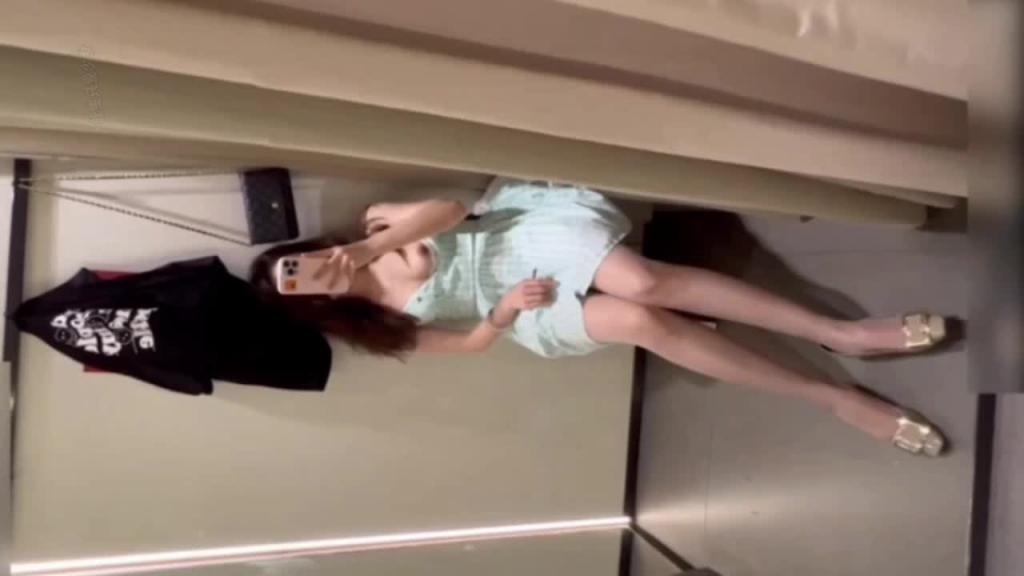 极品女神林啾啾美腿丝袜制服诱惑高跟玉足抠逼自慰自拍 预览截图 6