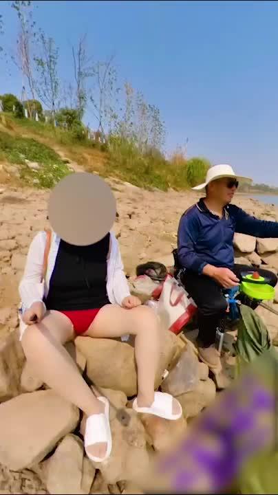 【性感小猫眯05】户外勾搭钓鱼老大爷,发现奶子不敢看 预览截图 11