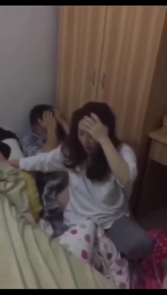 【网曝门事件】合集捉奸在床记录那些抓小三搞破鞋 预览截图 9