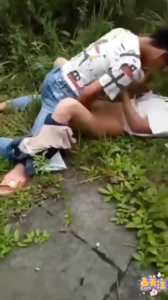 超劲爆真实户外强奸! 预览截图 7