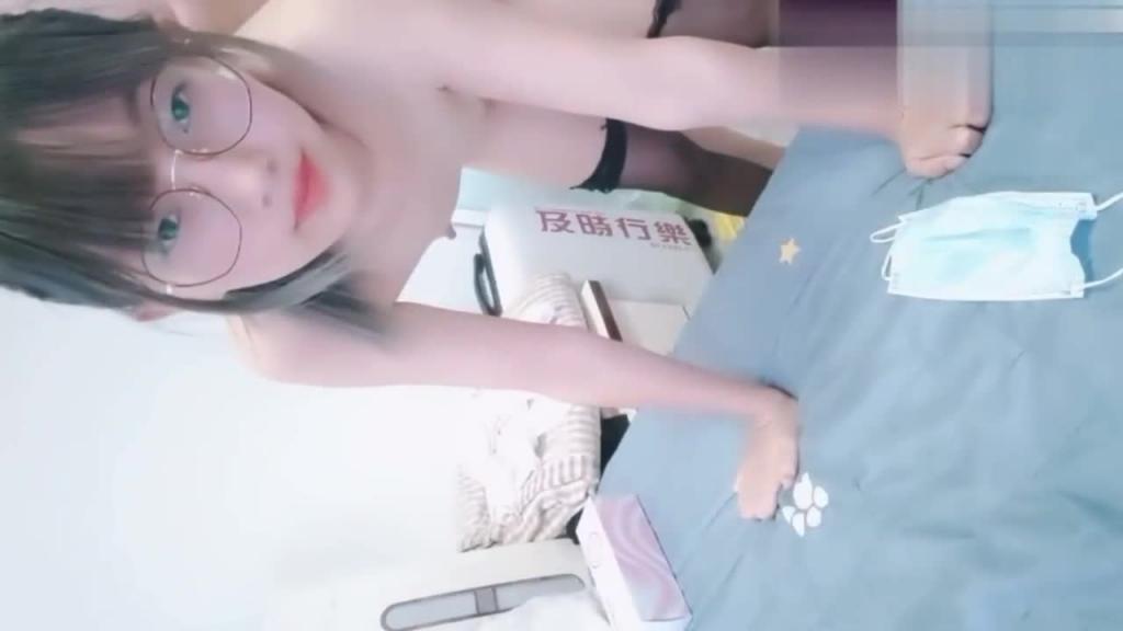 学生妹穿黑丝和男友出租屋做爱 预览截图 8