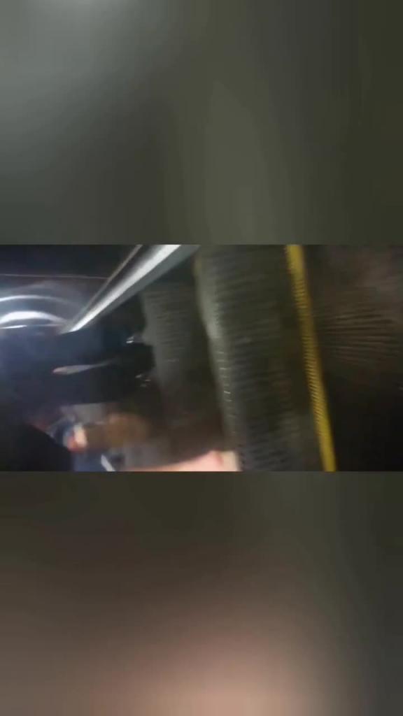 【抄底精选】极品抄底无内合集1,商场地铁不穿内裤的骚妹妹,各种嫩逼随便看 预览截图 9
