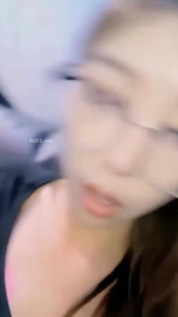 女神在网吧自慰‘你们打你们的游戏就当啥也看不见 预览截图 3