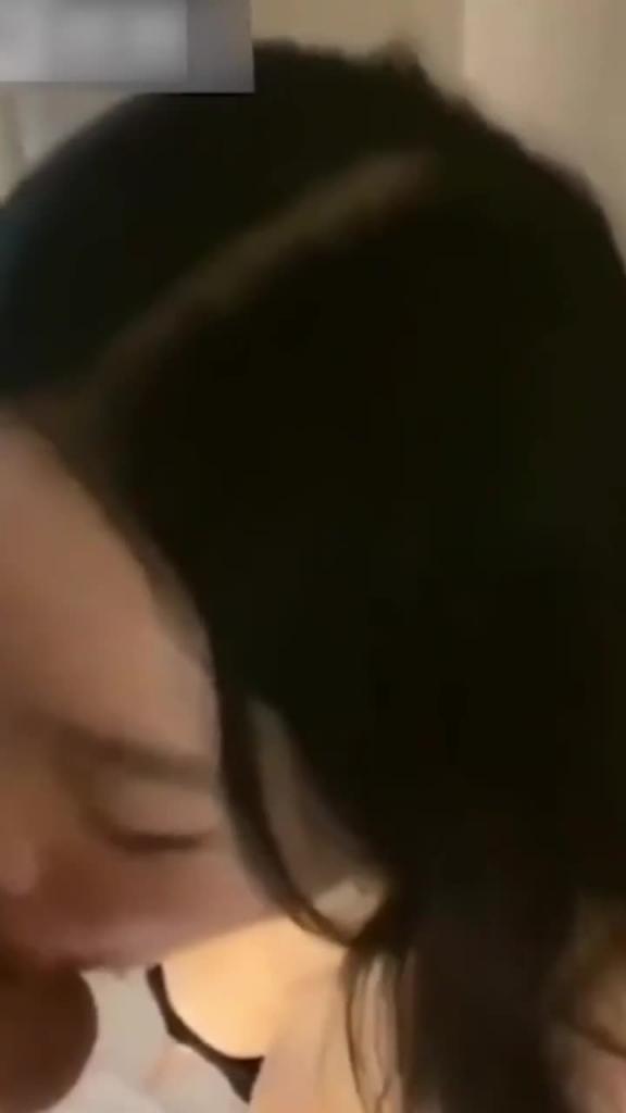 抖音百万粉丝富哥网黄深圳湾小乐 与DJ小鲸流出疯狂操嘴自拍片 抖音大三妹子背着男友偷情视频流出 预览截图 9