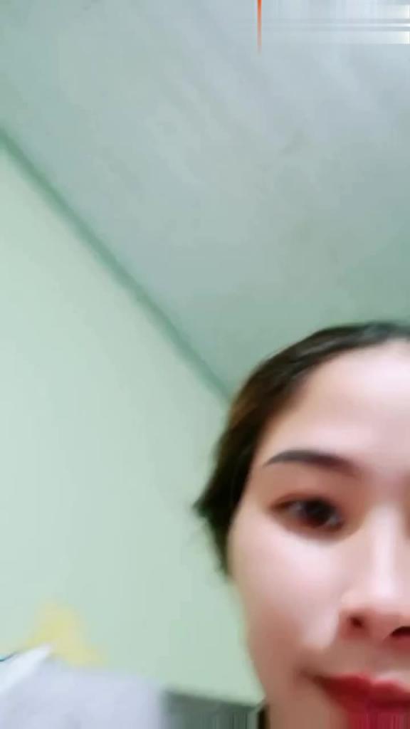 【母女直播】无良目前带着稚嫩女儿一期直播赚钱给女儿舔稚嫩小逼 预览截图 11