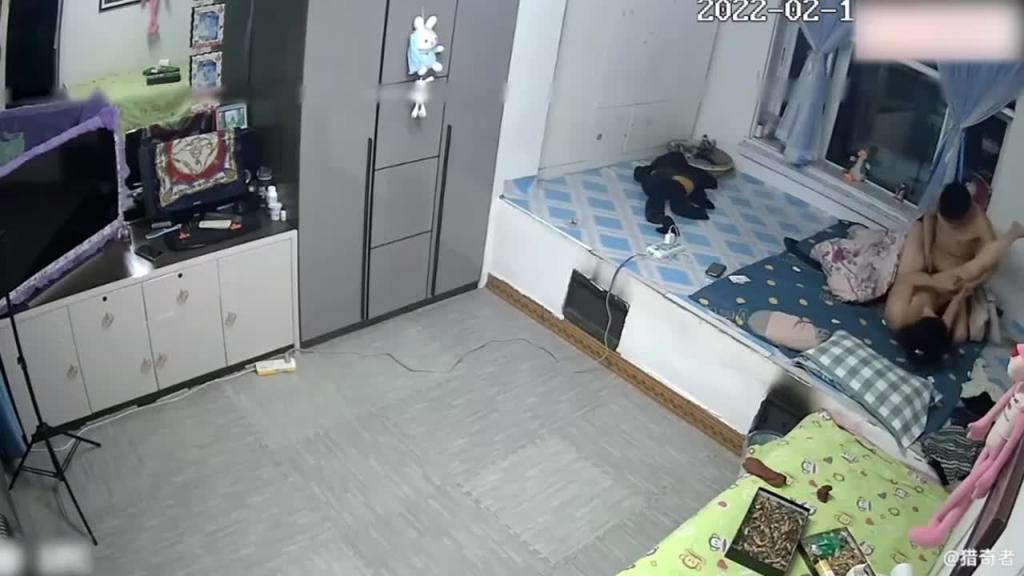 【家庭摄像头破解】小姨子和姐夫深夜通好 预览截图 1